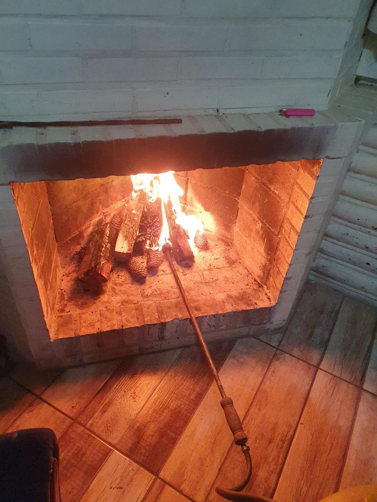 Chalet Chale Alpino Em Rs Todo Mobiliado Com Cozinha Lareira Split Wi-fi 2 Quartos Perto Do Centro *