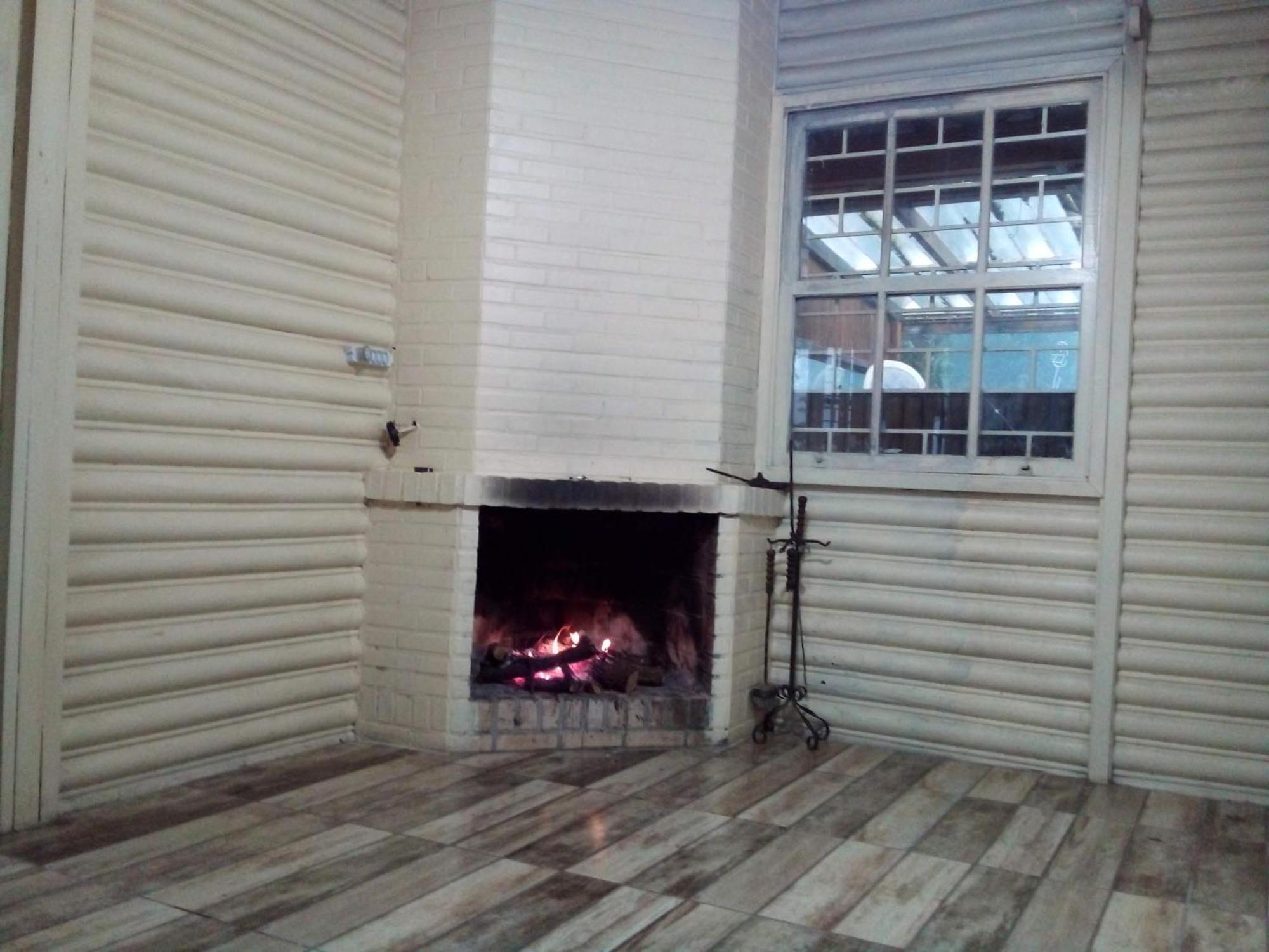 Chalet Chale Alpino Em Rs Todo Mobiliado Com Cozinha Lareira Split Wi-fi 2 Quartos Perto Do Centro